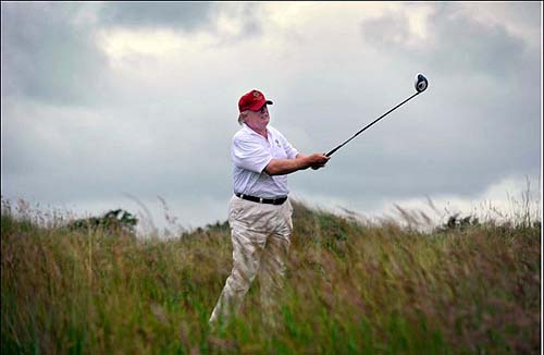 DonaldTrumpGolfing
